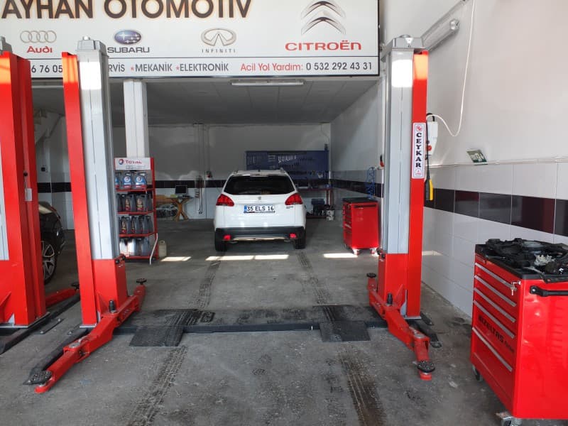 İzmir Peugeot Özel Servisi vs Yetkili Servis: Farklar ve Avantajlar
